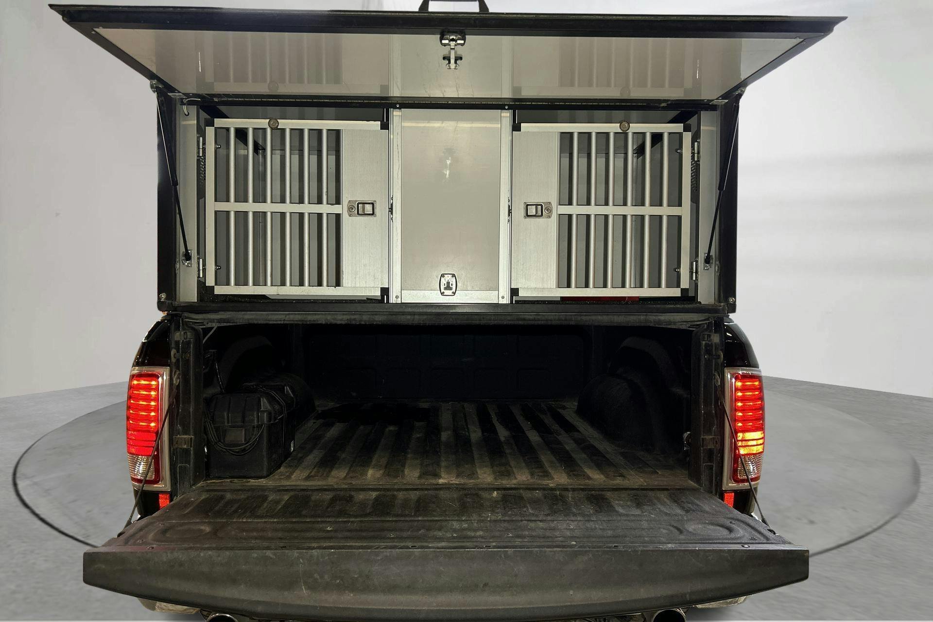 Vehicle Image 9