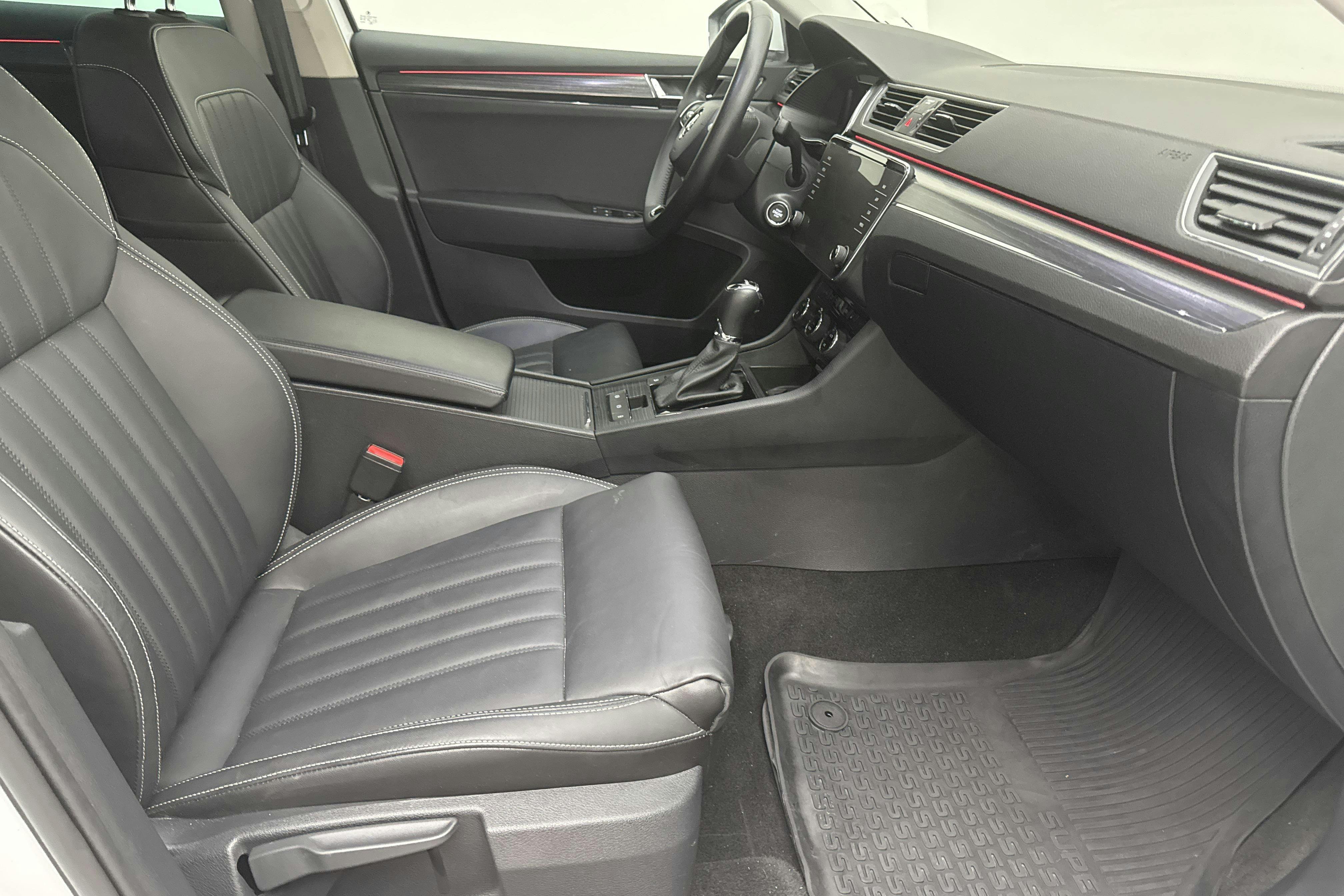 Vehicle Image 7