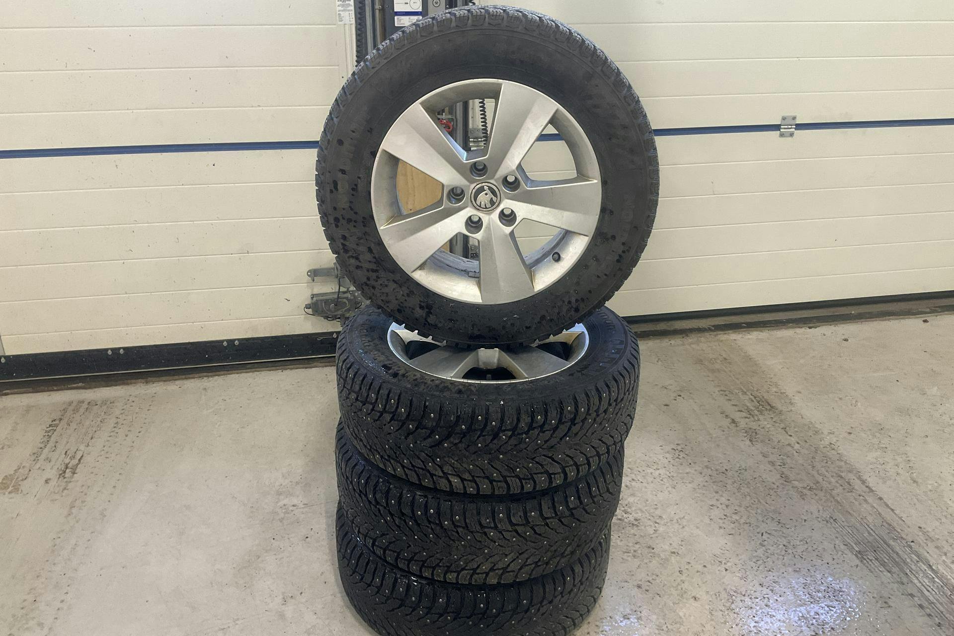 Vehicle Image 25