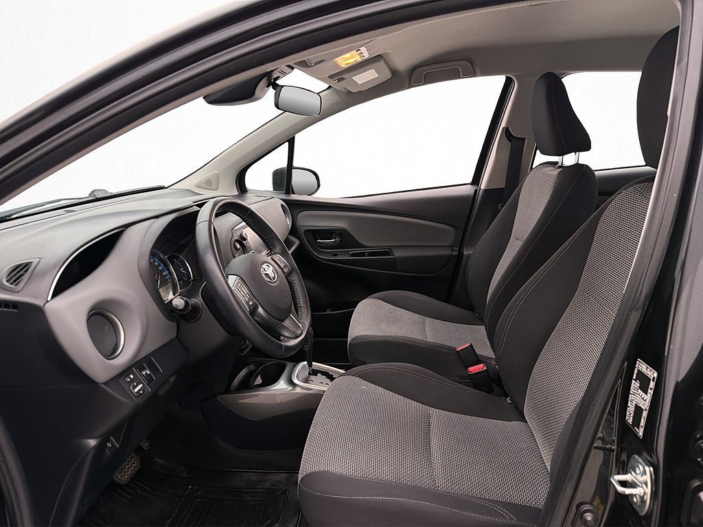 Vehicle Image 11
