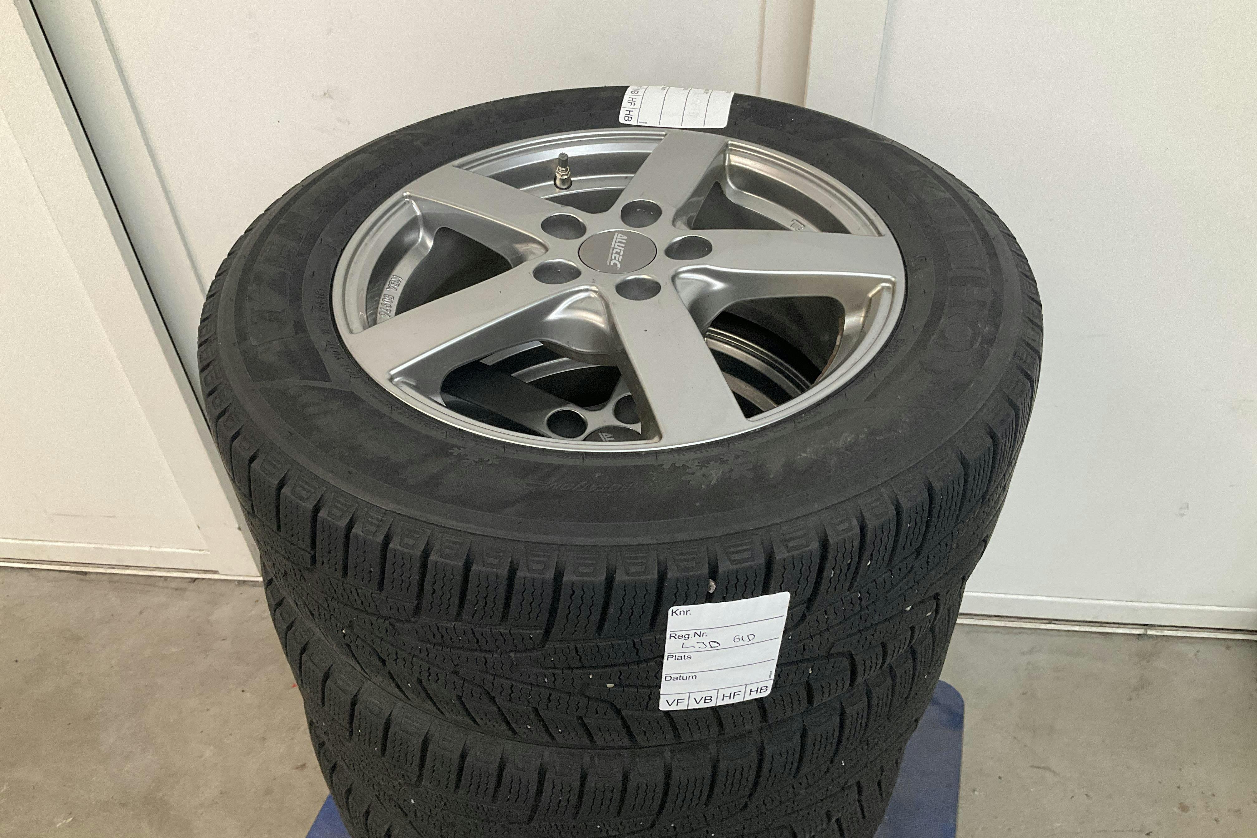 Vehicle Image 16