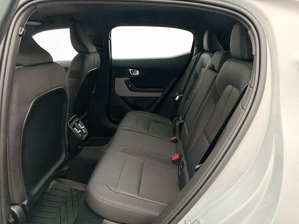 Vehicle Image 26
