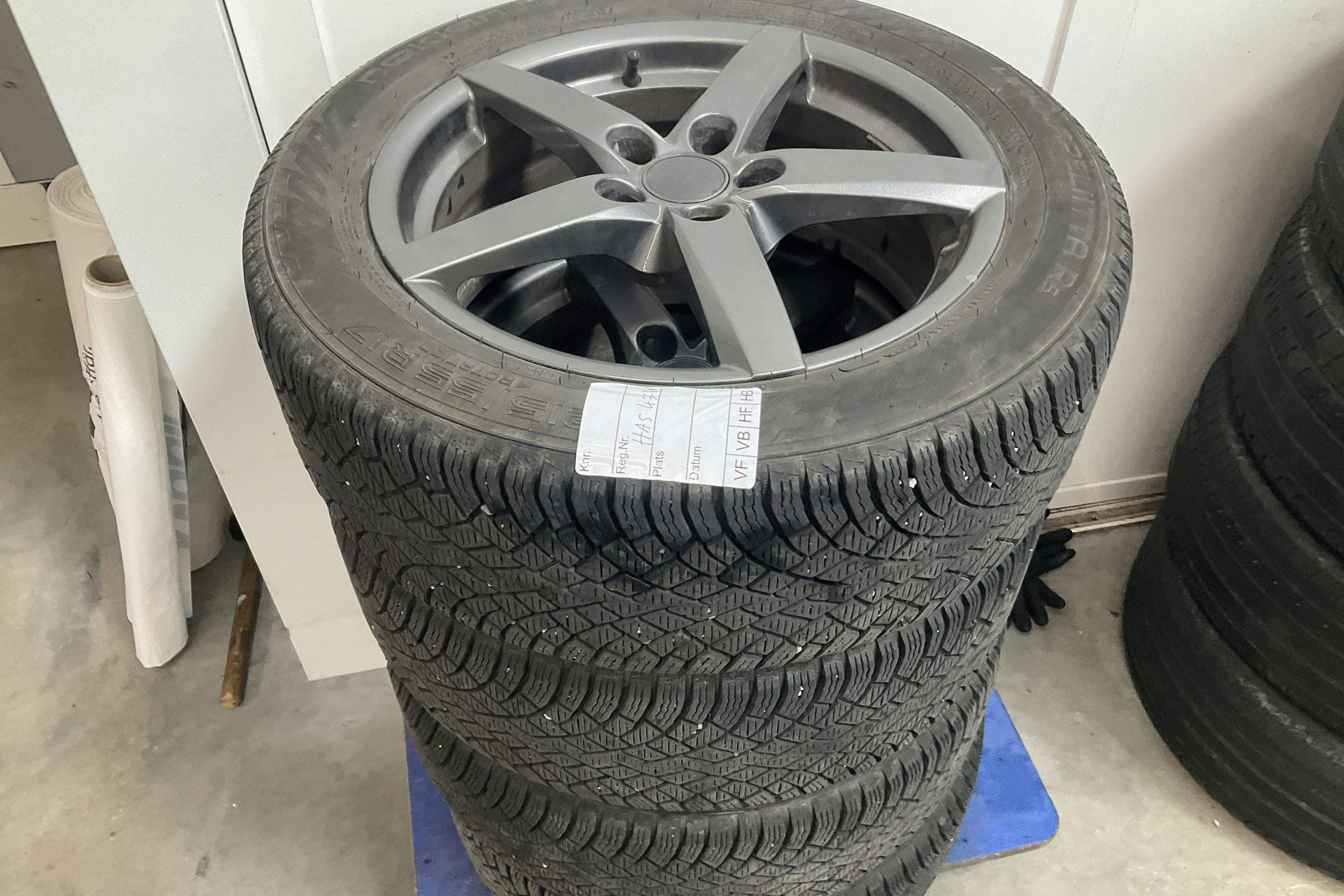 Vehicle Image 16