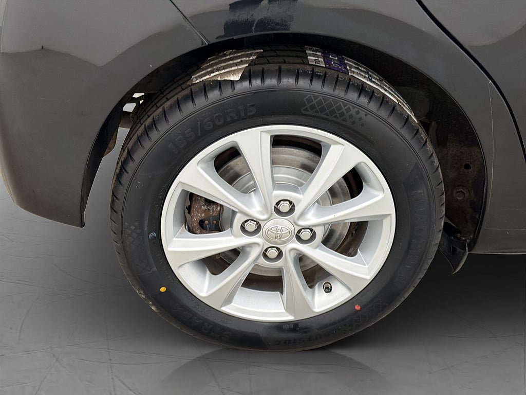 Vehicle Image 25