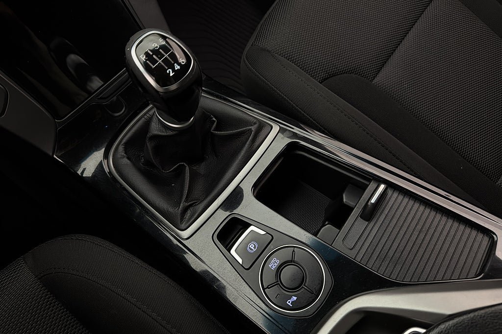 Vehicle Image 25