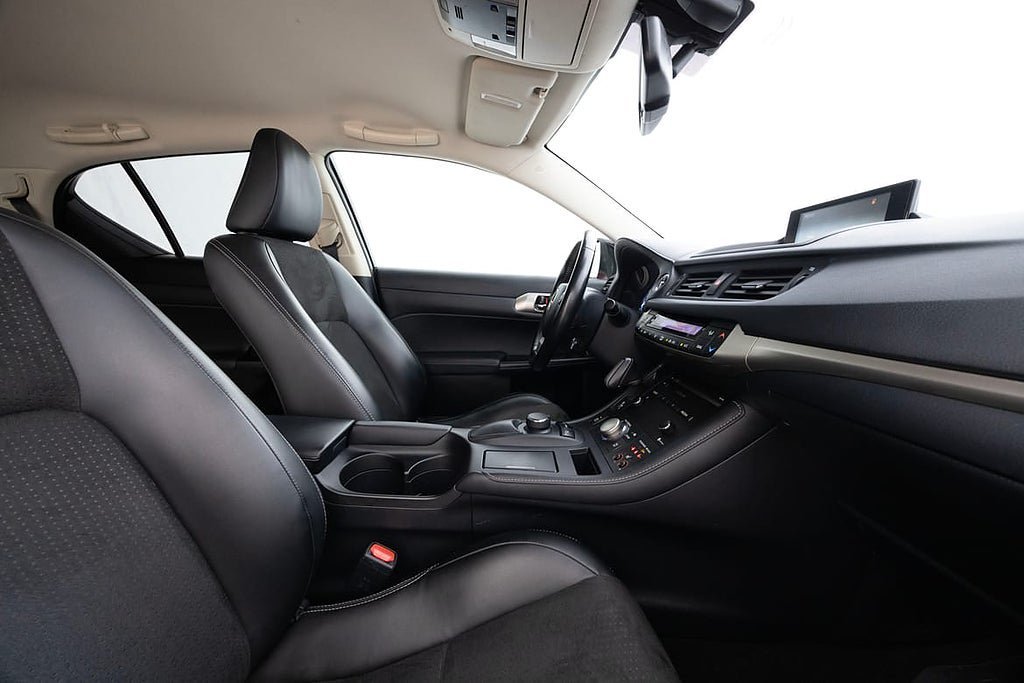 Vehicle Image 14