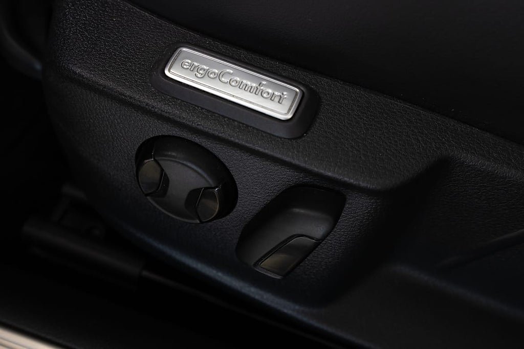 Vehicle Image 24