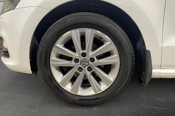 Vehicle Image 16