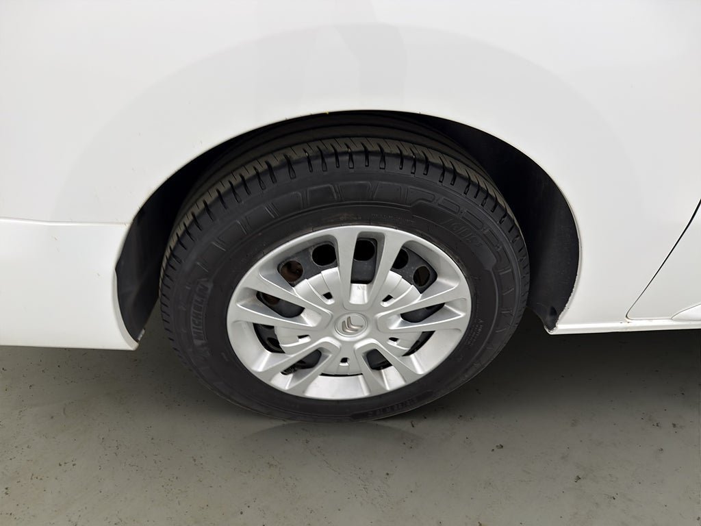 Vehicle Image 25