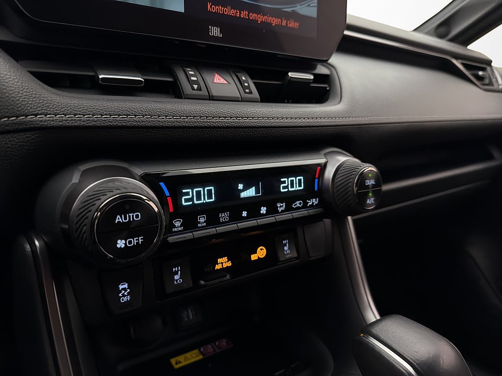 Vehicle Image 24