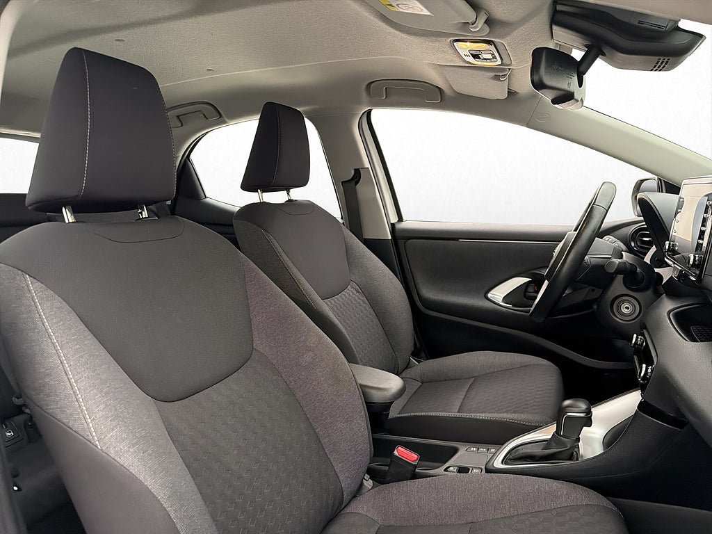Vehicle Image 25