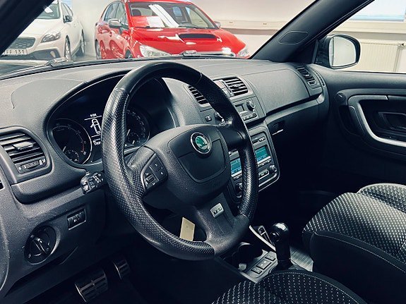 Vehicle Image 15