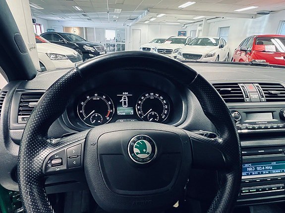Vehicle Image 16