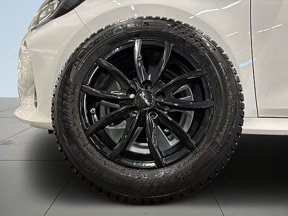 Vehicle Image 14