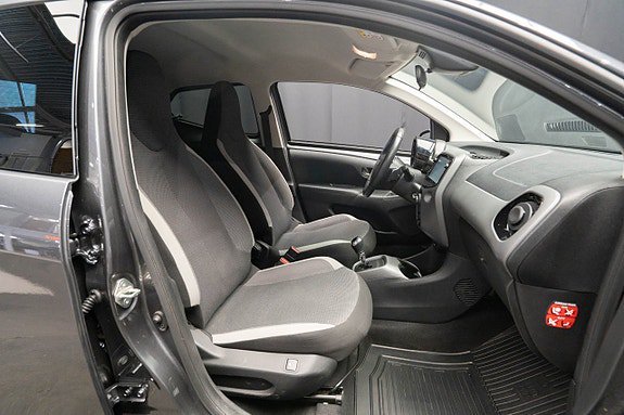 Vehicle Image 17