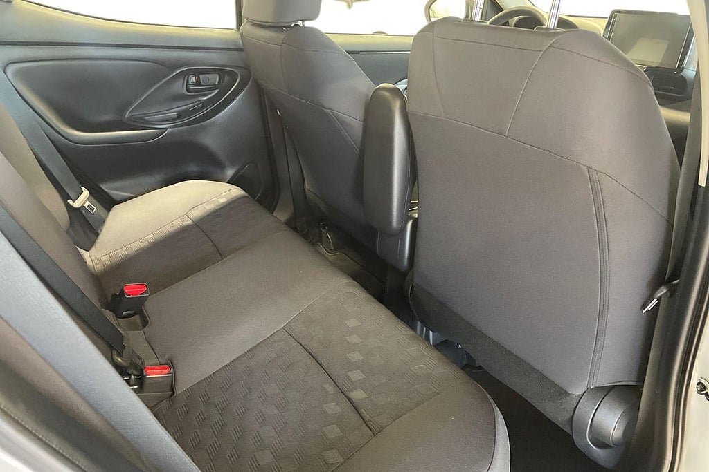 Vehicle Image 9