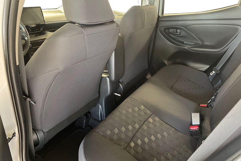 Vehicle Image 13