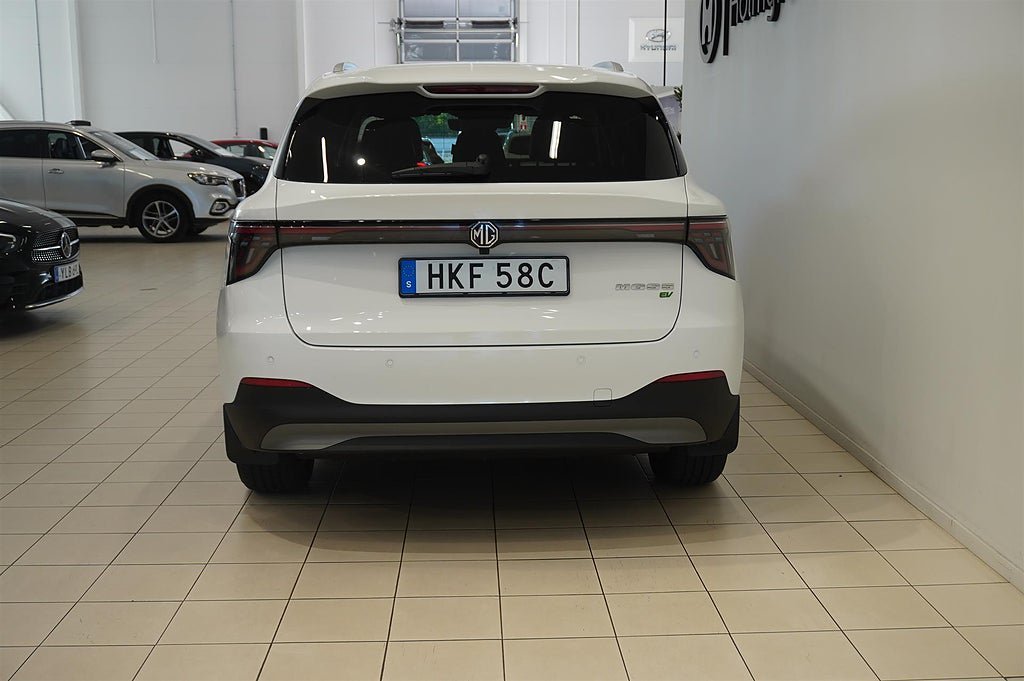 Vehicle Image 6
