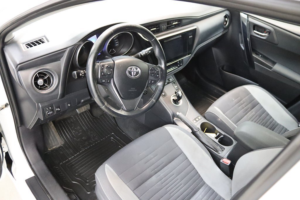 Vehicle Image 11
