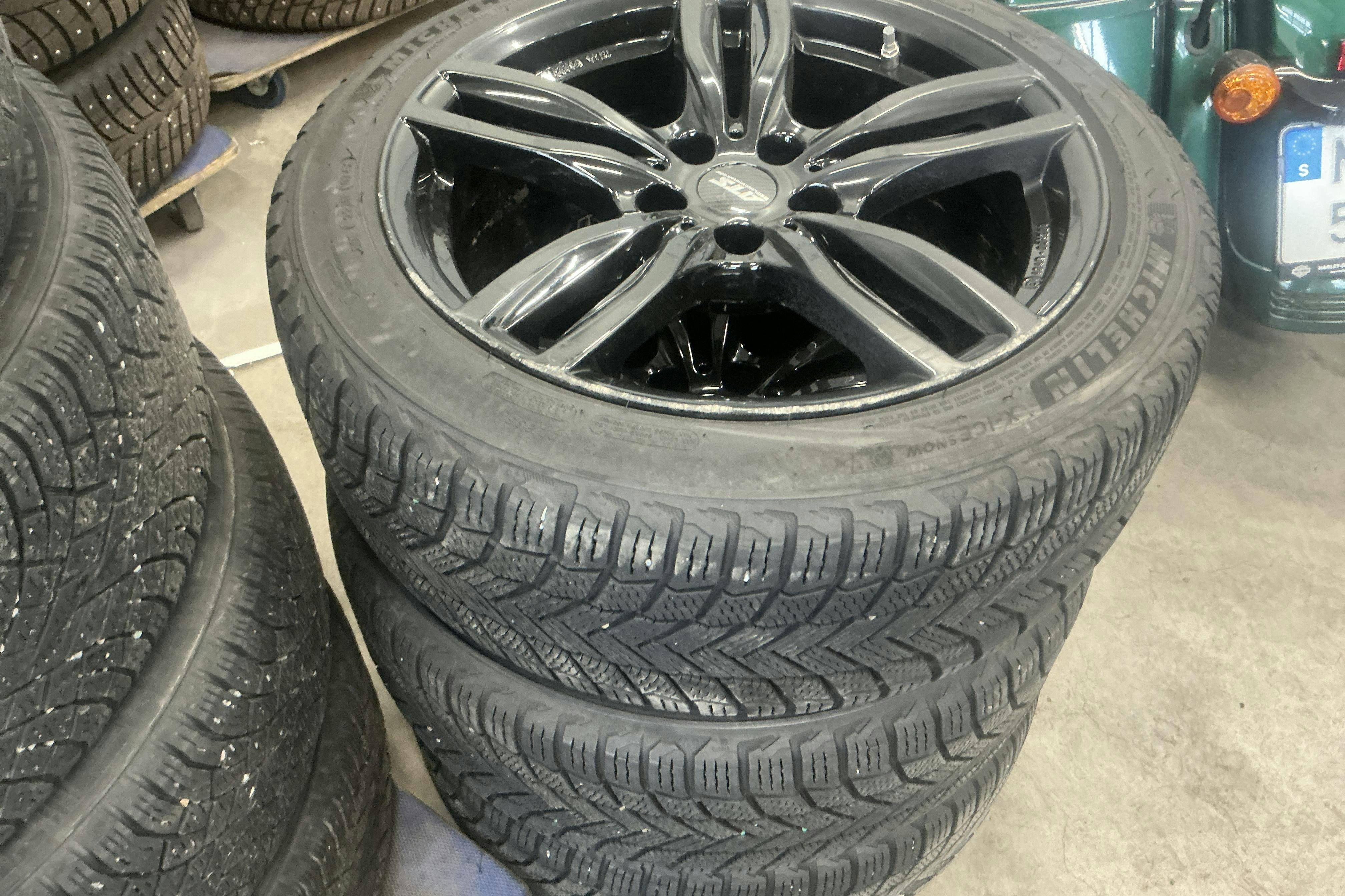 Vehicle Image 15