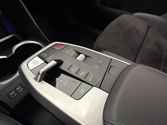 Vehicle Image 27