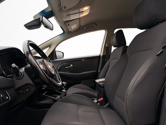 Vehicle Image 12