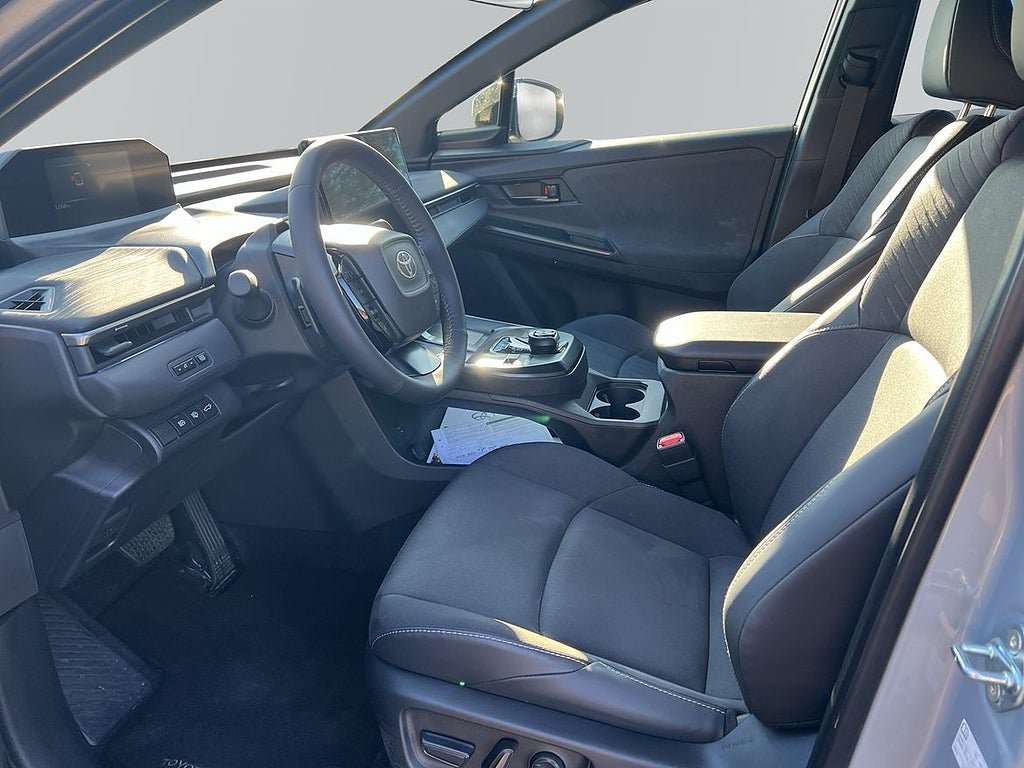Vehicle Image 12