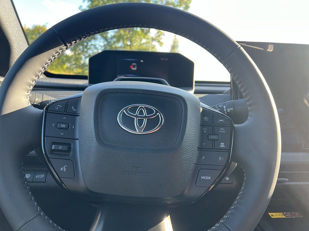 Vehicle Image 13