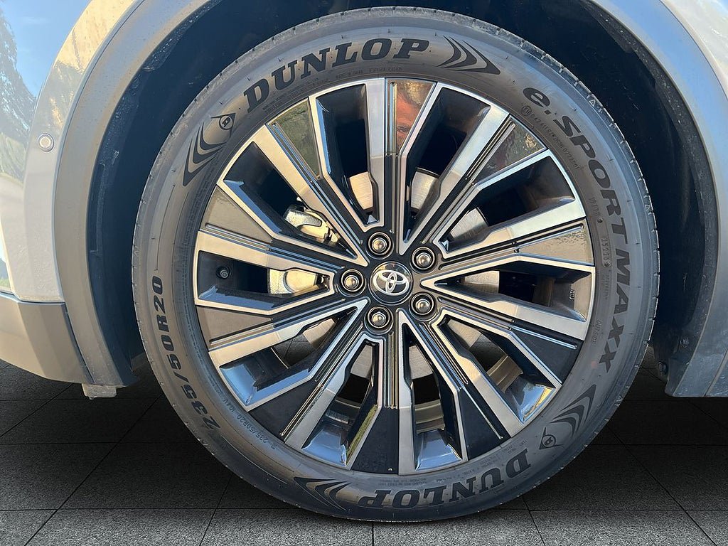 Vehicle Image 16