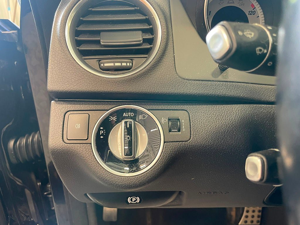 Vehicle Image 27
