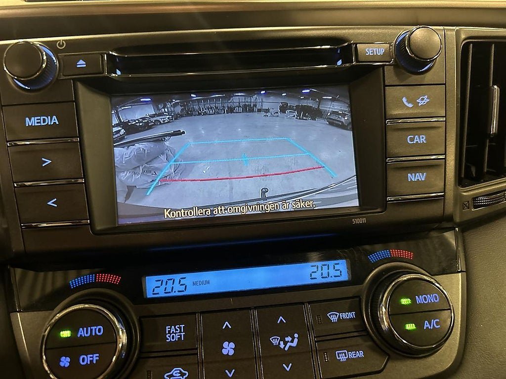 Vehicle Image 16