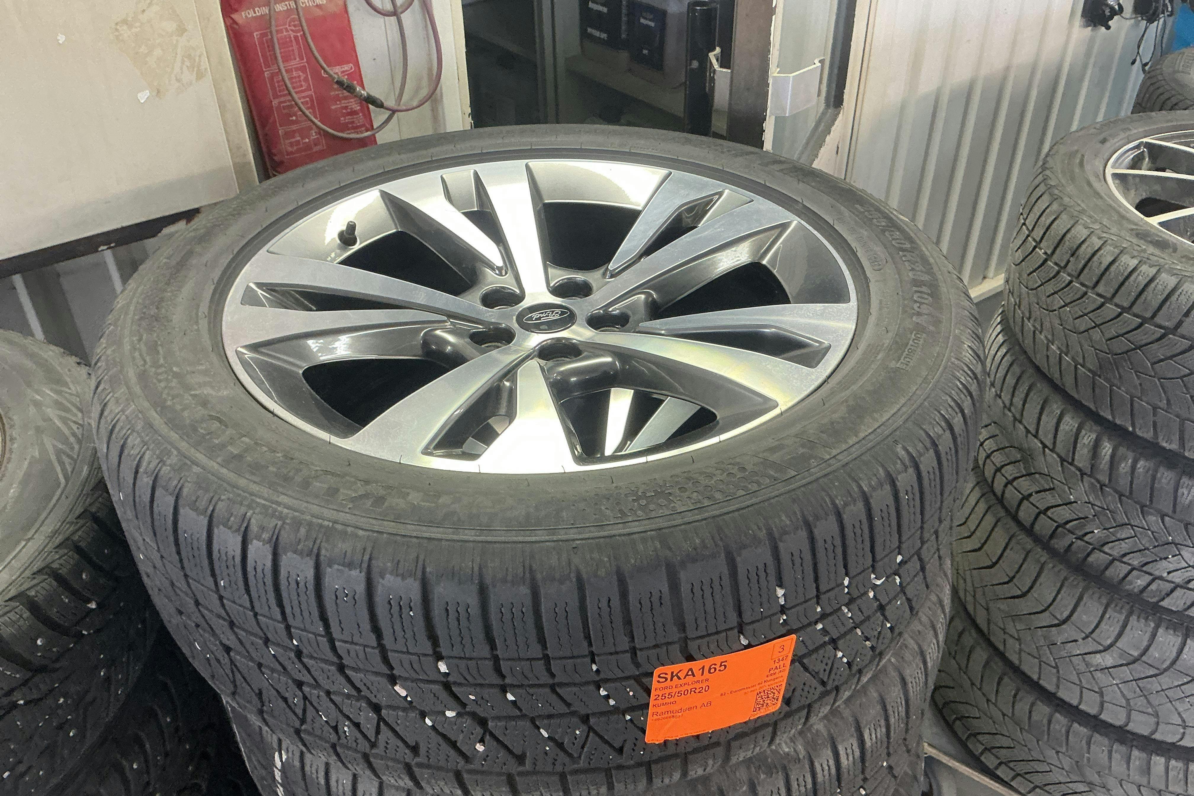 Vehicle Image 19