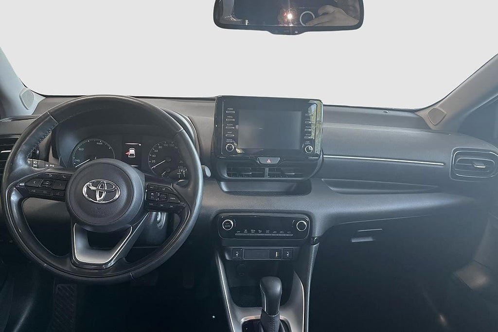 Vehicle Image 11
