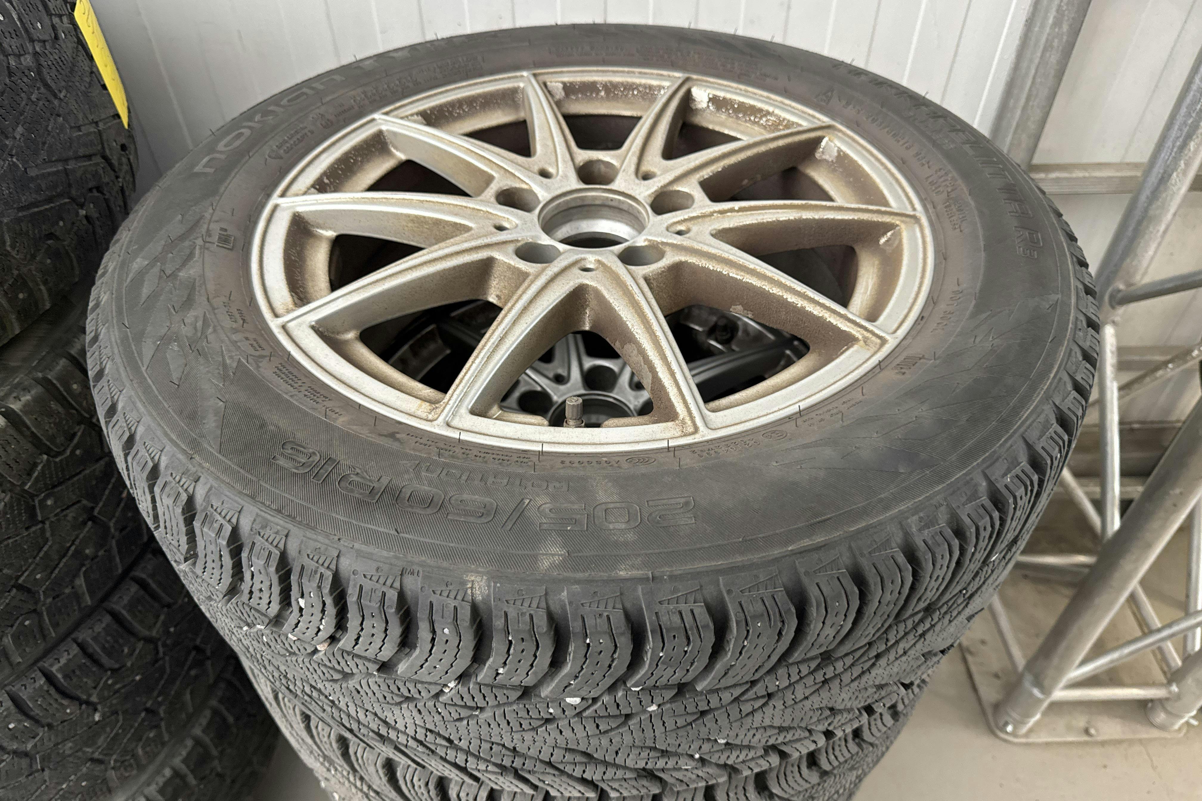 Vehicle Image 15