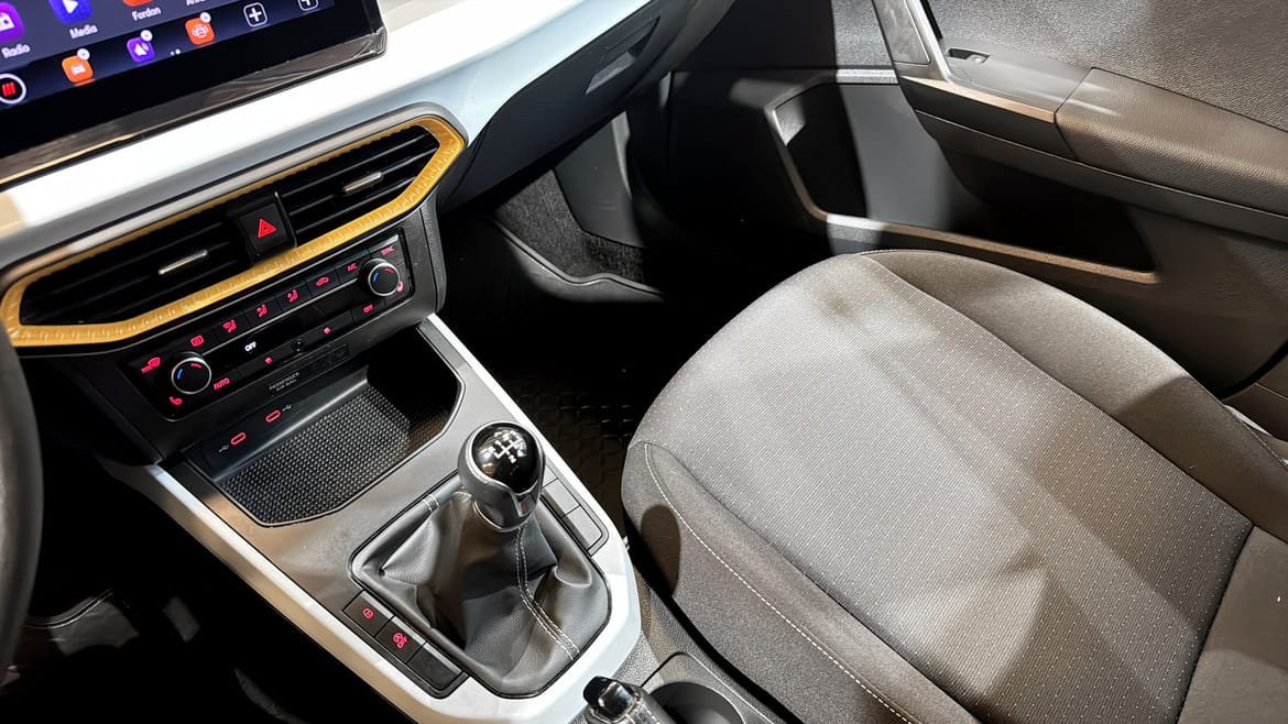 Vehicle Image 16