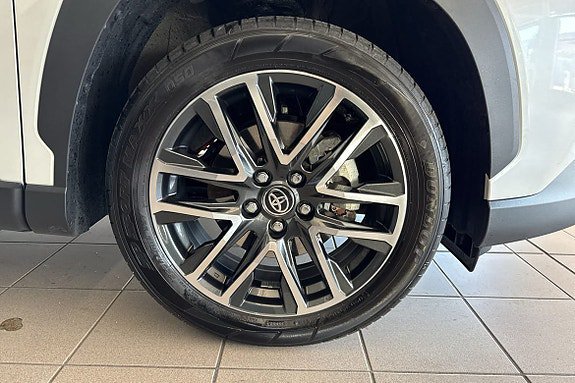 Vehicle Image 16