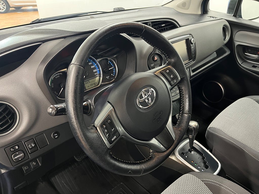 Vehicle Image 13