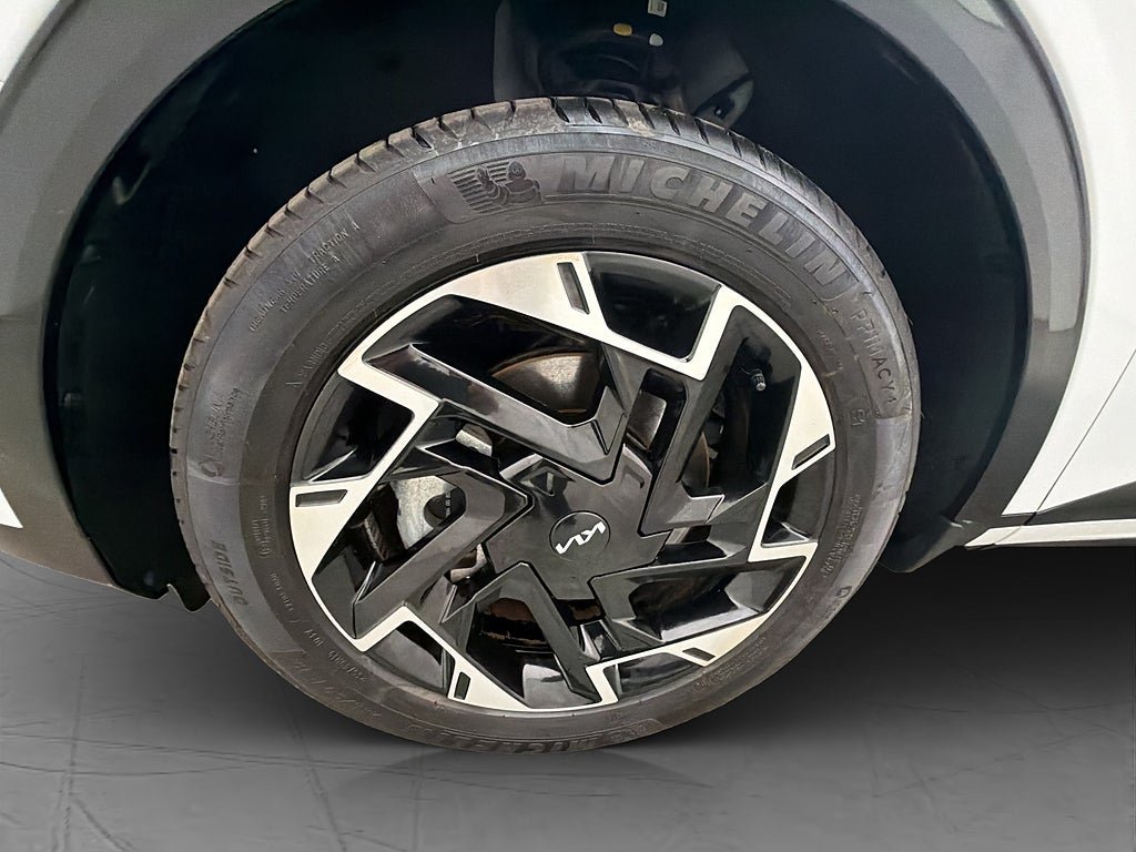 Vehicle Image 31
