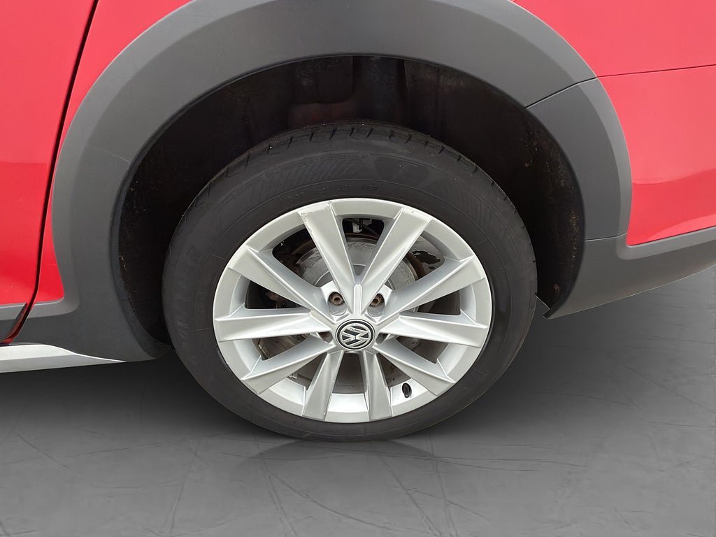 Vehicle Image 25