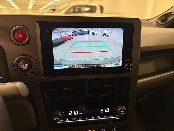 Vehicle Image 16