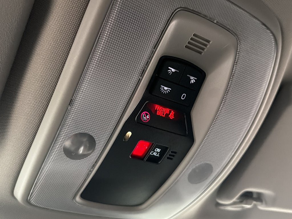 Vehicle Image 25
