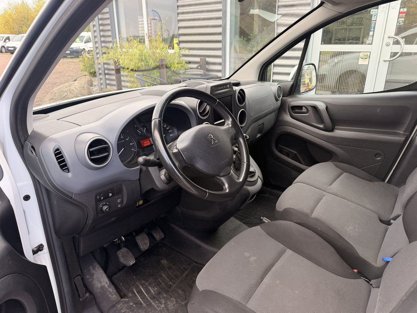 Vehicle Image 7