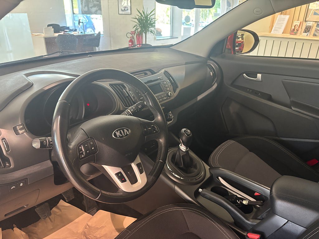 Vehicle Image 16
