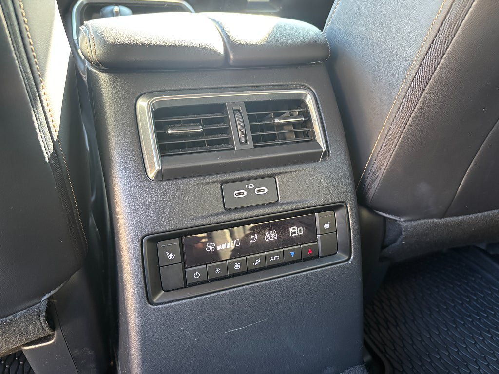 Vehicle Image 24