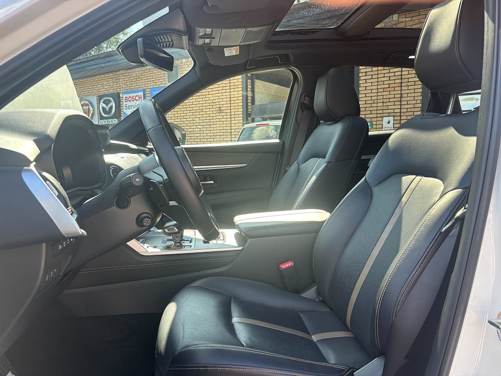 Vehicle Image 25