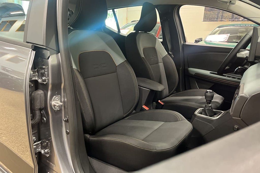 Vehicle Image 8