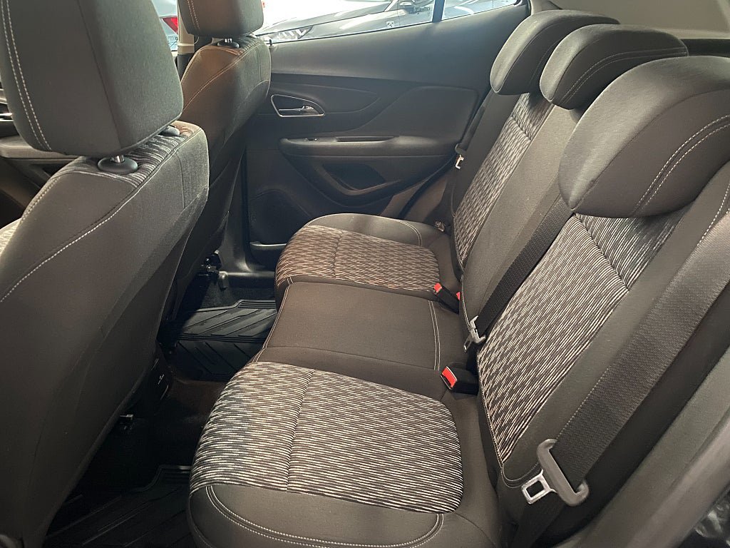 Vehicle Image 9