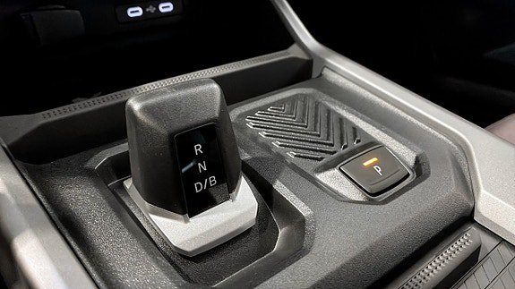 Vehicle Image 25