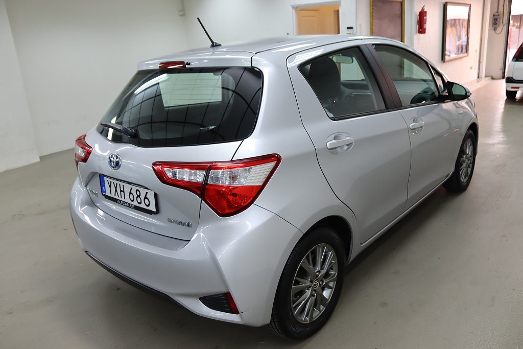 Vehicle Image 6