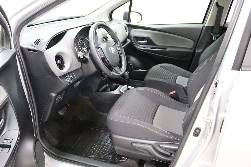 Vehicle Image 9